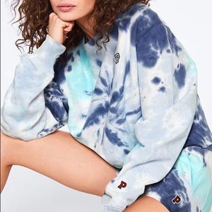 VS PINK College Cropped Crew Blue Tie-Dye 💙